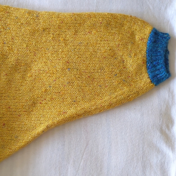 NWOT. Woman's Relax fit sweater with design. - Picture 6 of 8